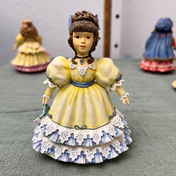 Lot of Eight "The Dolls of Willow Hall" Victorian Miniatures with some RAREs! - Picture 11 of 16